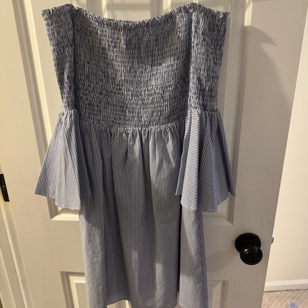 Gianni Bini-Smocked Off the shoulder white/blue Seersucker short dress-Size M